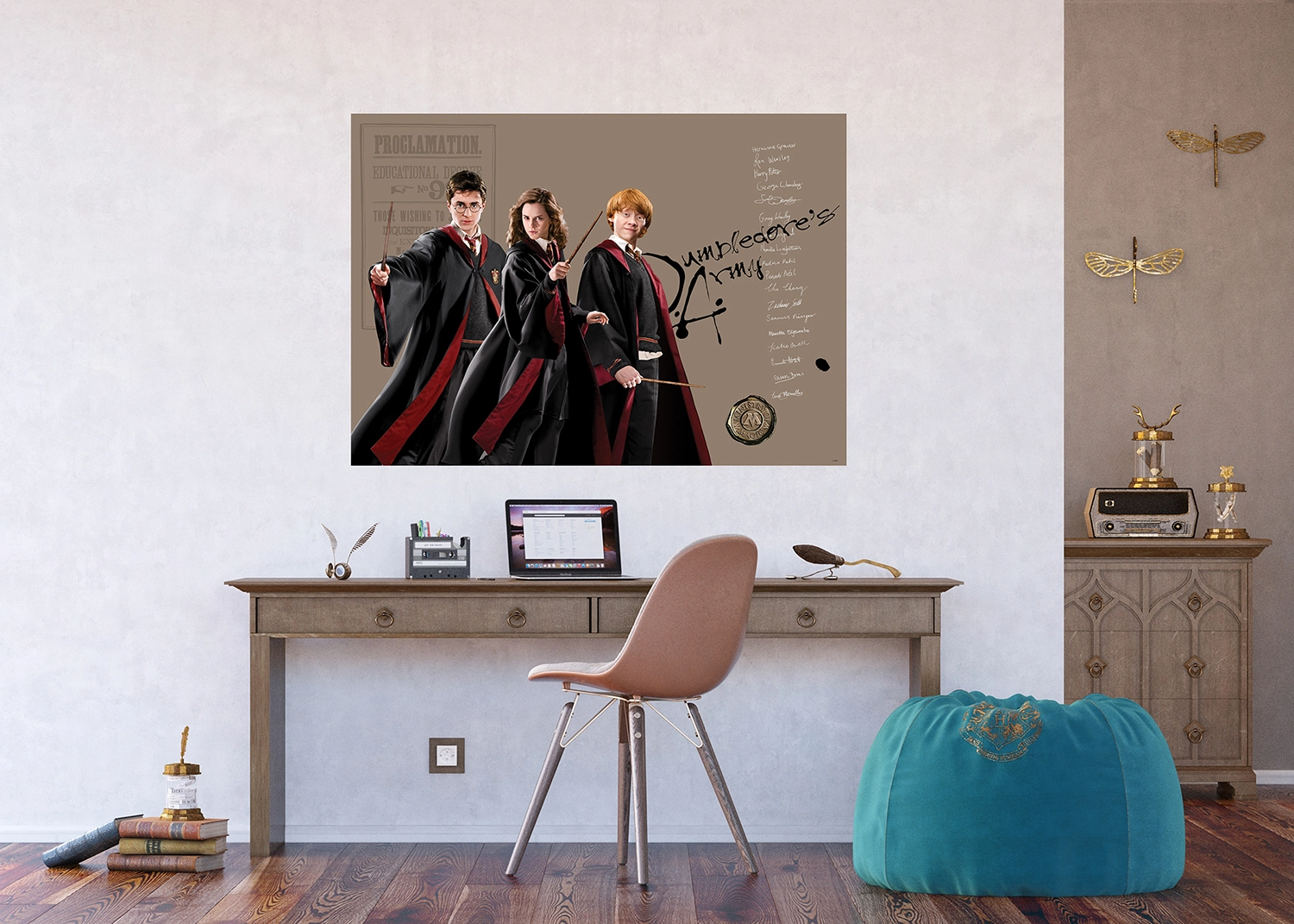 FTDM_5295_010_HP_INTERIOR-1-1.webp Dětská vliesová fototapeta na zed' Harry Potter Kouzelné Trio | 155 x 110 cm | FTDNM 5295 - Obrázek 1