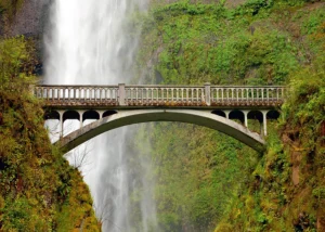 Fototapeta Most Přes Multonomah Falls | Vliesová fototapeta na zed' | 360 x 270 cm | FTNXXL 0476 - Obrázek 2